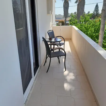 Malamo Studios, Διαμέρισμα